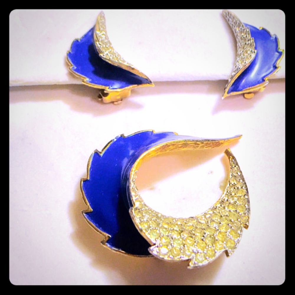 Gorgeous Vintage JAMOZ Rhinestones, Blue Brooch